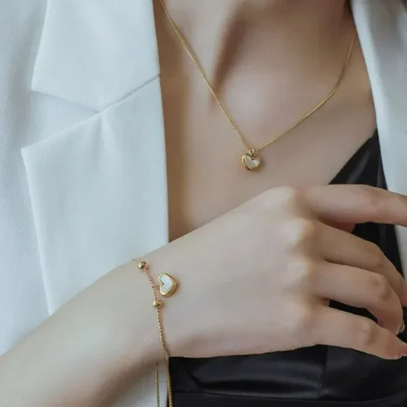 Small Heart Natural Shell Pendant Necklace 18 K Plated Stainless Steel N… - Picture 6 of 8